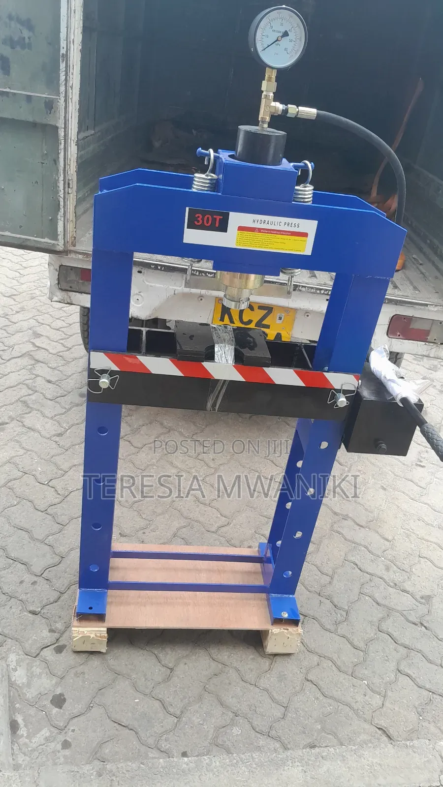 30 Ton  Press  Shop (Pneumatic)/Hydraulic Press