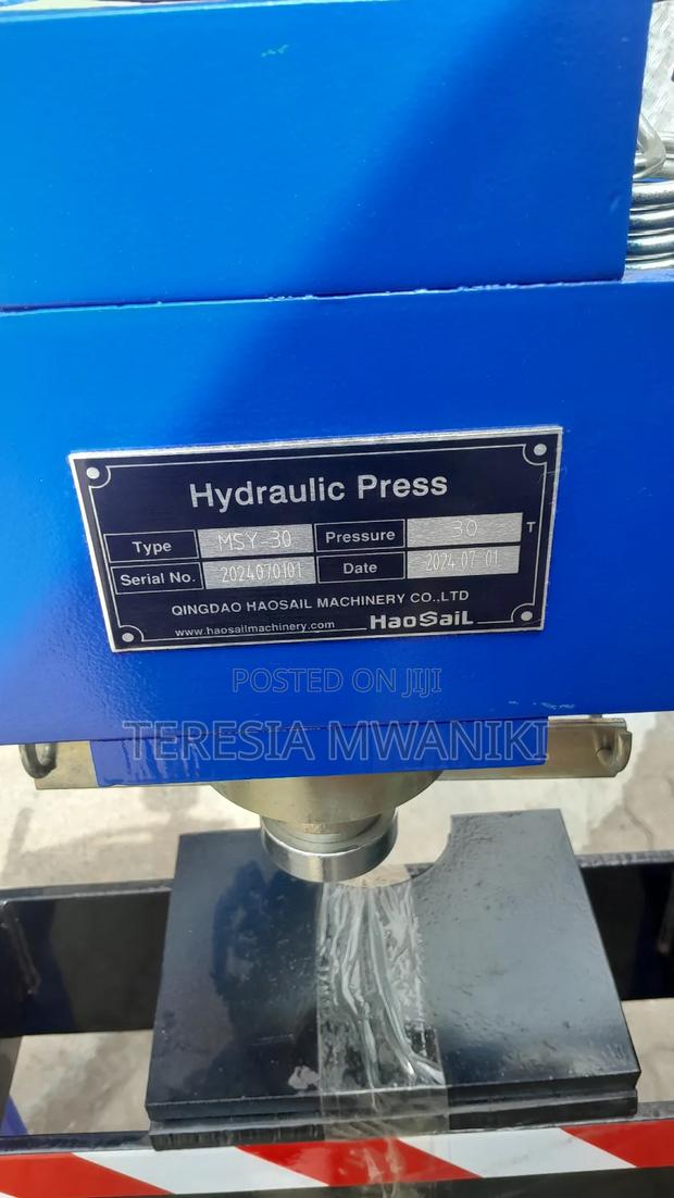 30 Ton  Press  Shop (Pneumatic)/Hydraulic Press - thumbnail 6