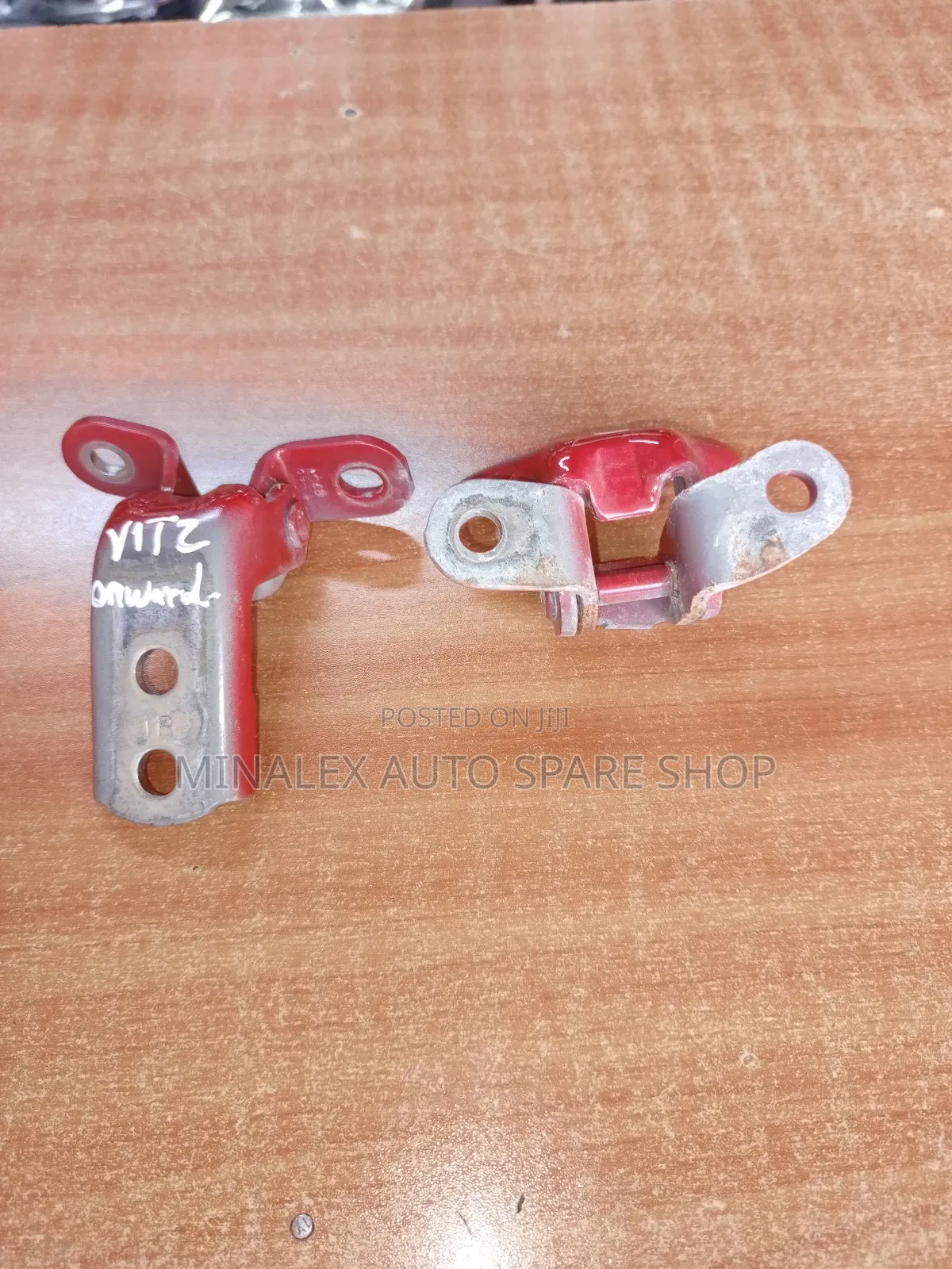 Front RHS Door Hinges Vitz Jewela