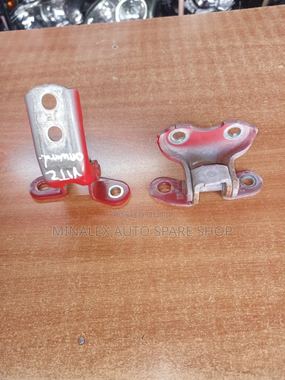 Front RHS Door Hinges Vitz Jewela