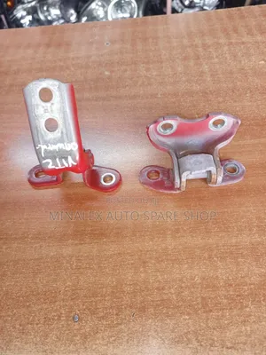 Front RHS Door Hinges Vitz Jewela