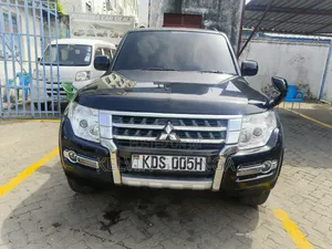 Mitsubishi Pajero 2017 Black