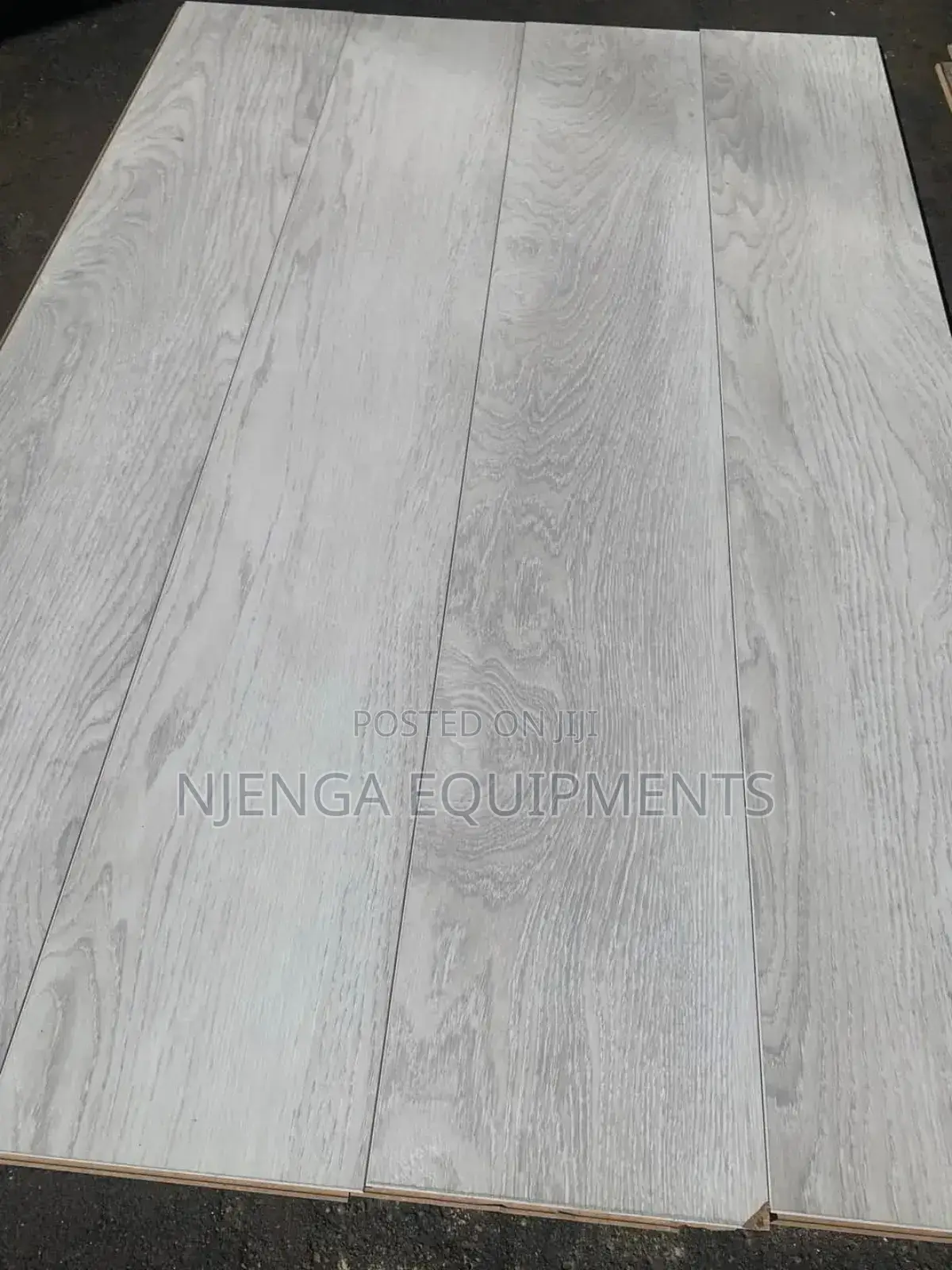 Smooth Finish Laminate Flooring