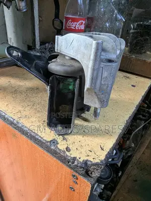 Toyota Voxy Noah Engine Mount