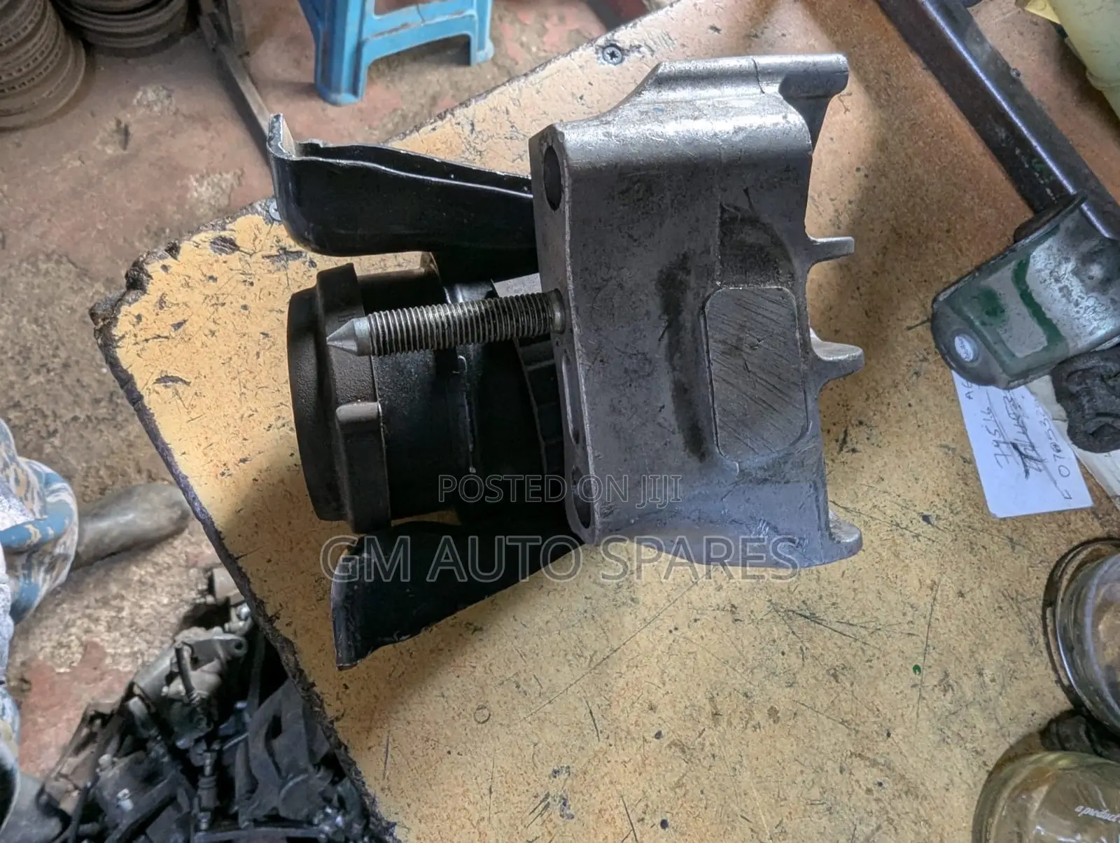 Toyota Voxy Noah Engine Mount
