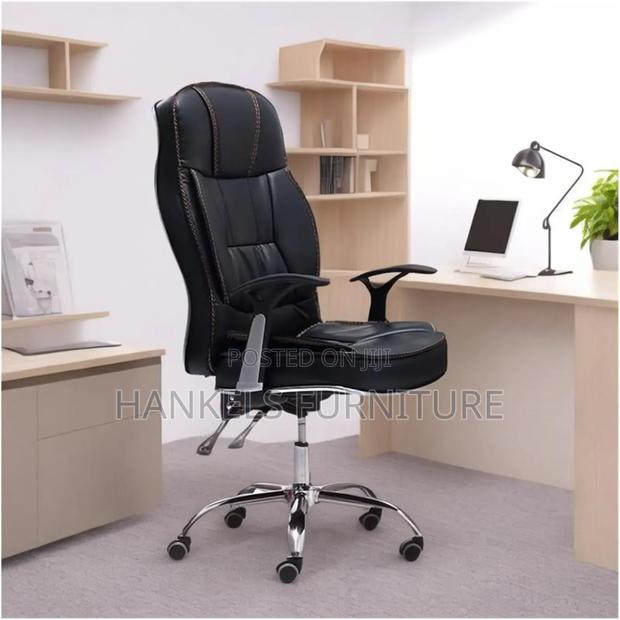 Generic Reclining Office Chair - main view