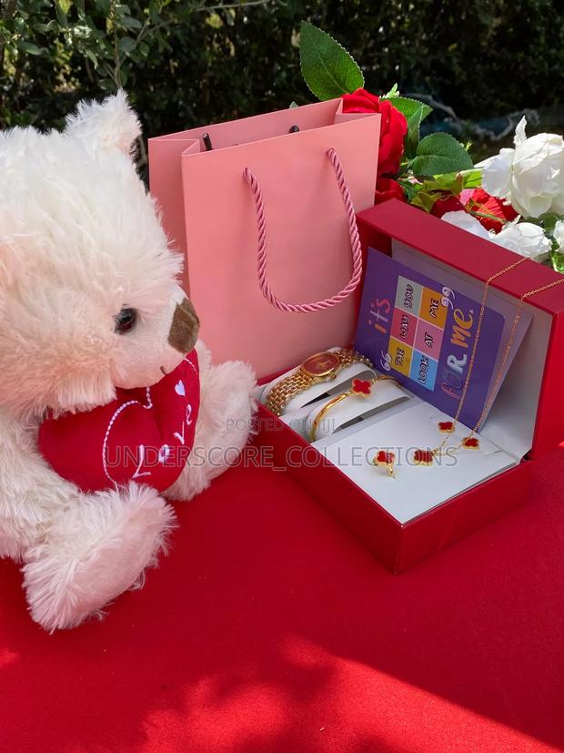 Cute Jewelry for an Elegant Lady - main view