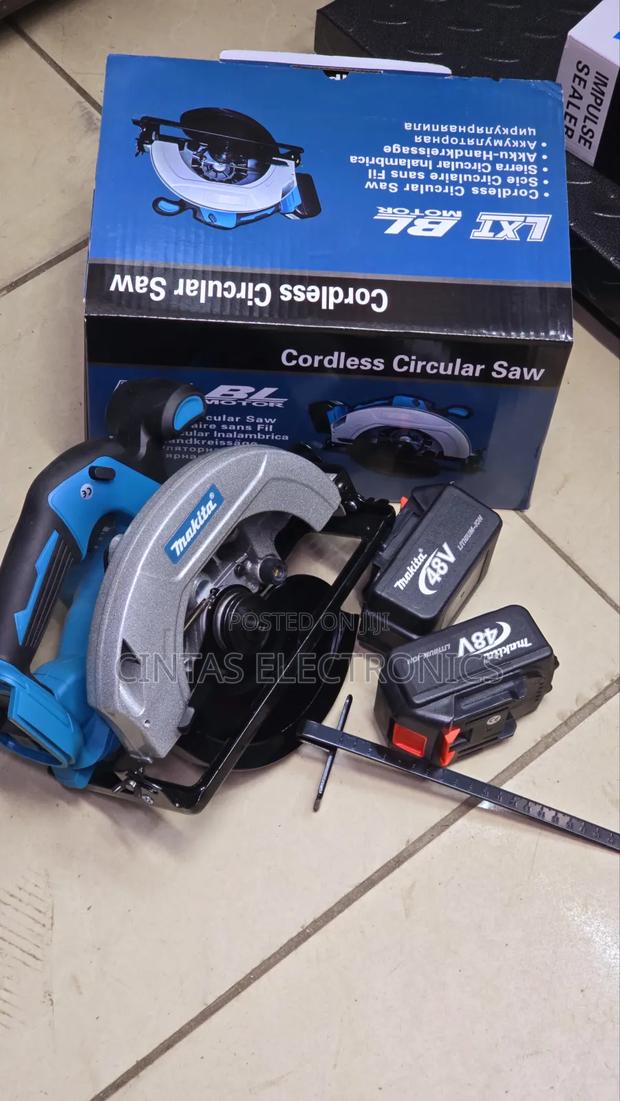 Makita Cordless Circular Saw/Rechargeable Batteries