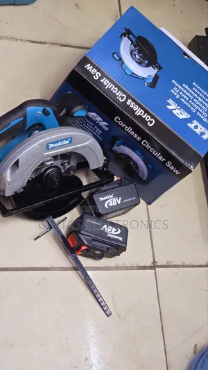 Cordless Circular Saw/Rechargeable Batteries