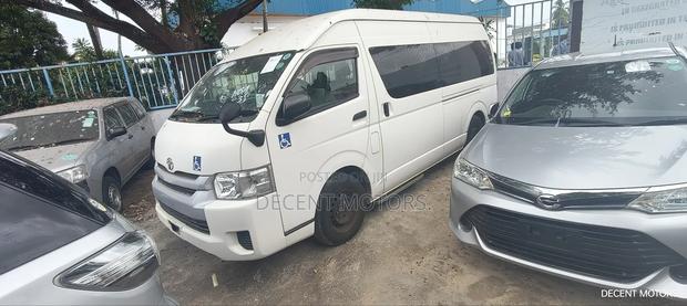 Toyota HiAce 2018 White - thumbnail 2