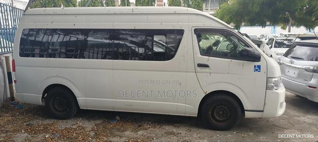 Toyota HiAce 2018 White - thumbnail 4