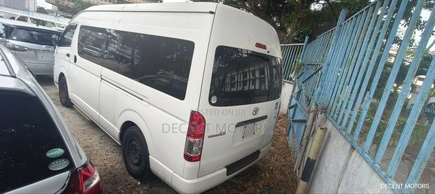 Toyota HiAce 2018 White - thumbnail 8