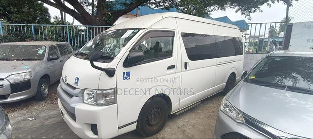 Toyota HiAce 2018 White - thumbnail 7