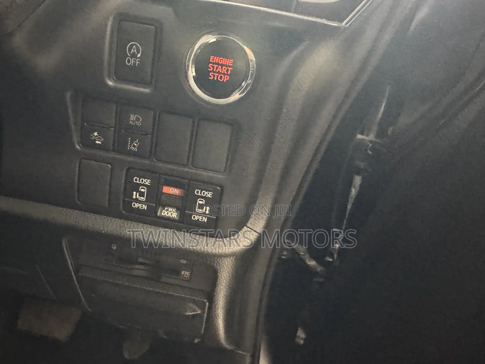 Toyota Noah 2.0 AWD (7 Seater) 2018 Black