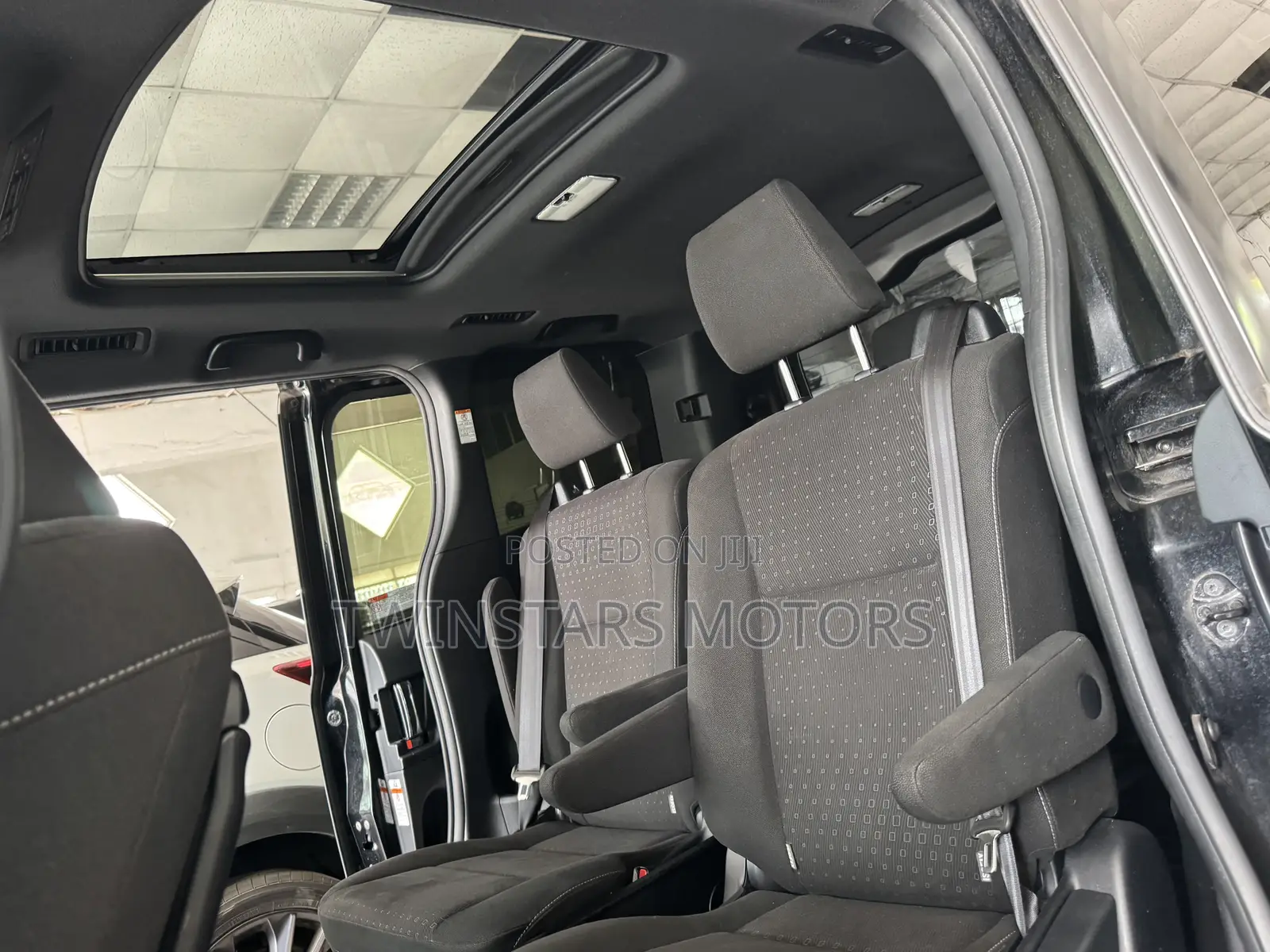 Toyota Noah 2.0 AWD (7 Seater) 2018 Black