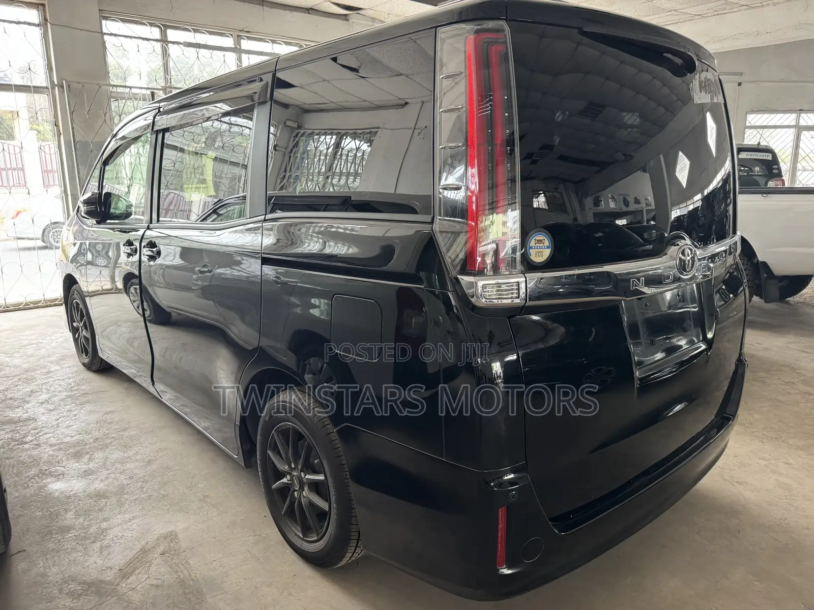 Toyota Noah 2.0 AWD (7 Seater) 2018 Black