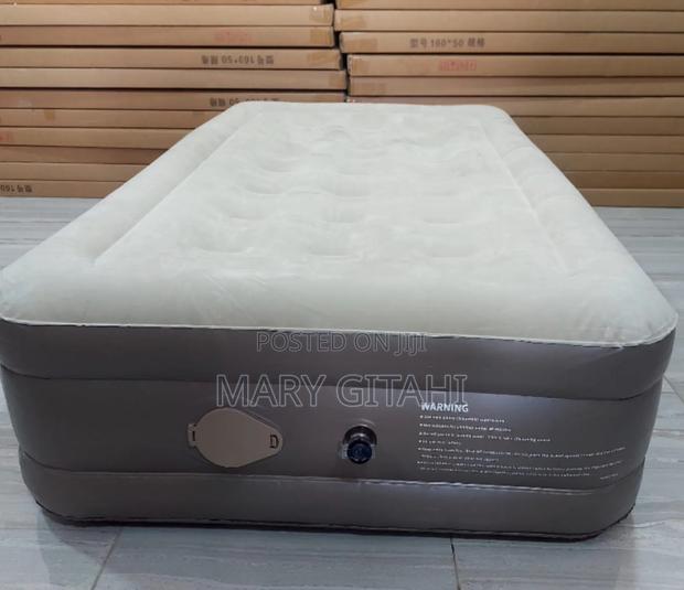 Queen Size Airbed Mattress With in Built Pump*
