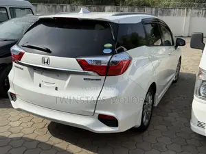 Honda Fit Shuttle 1.5 Hybrid 2WD 2018 Pearl