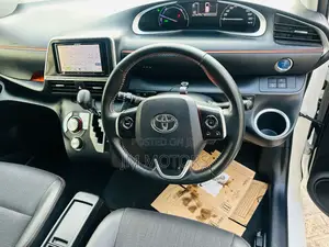 Toyota Sienta 2018 White