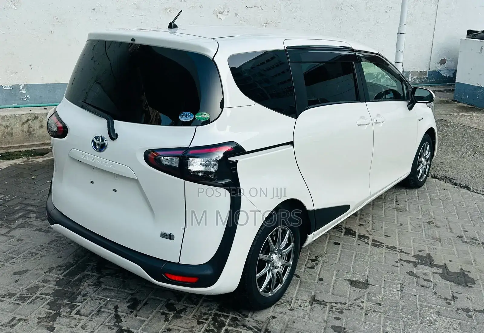 Toyota Sienta 2018 White