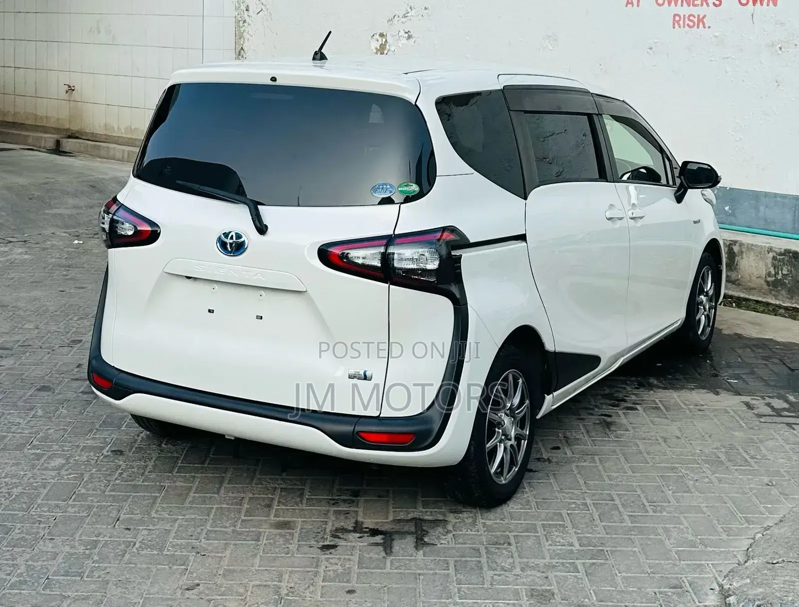 Toyota Sienta 2018 White