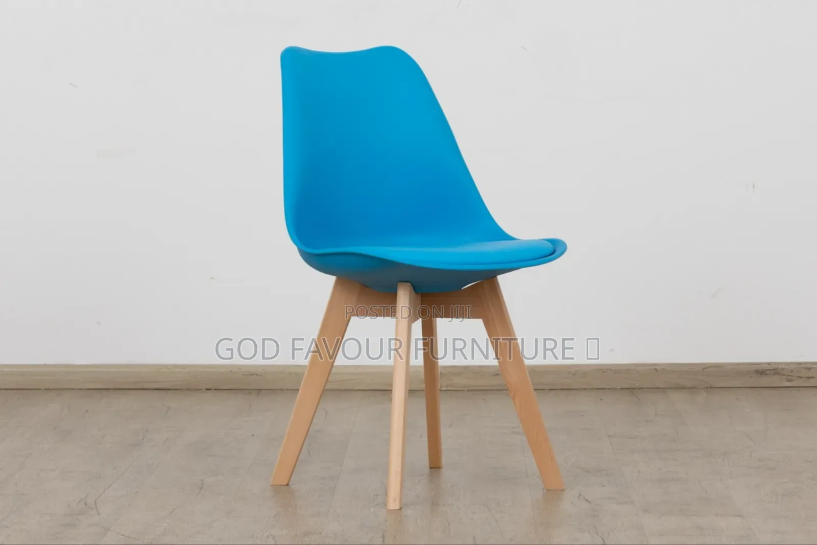 Elegant Chair With Wooden Leg Rf3q
