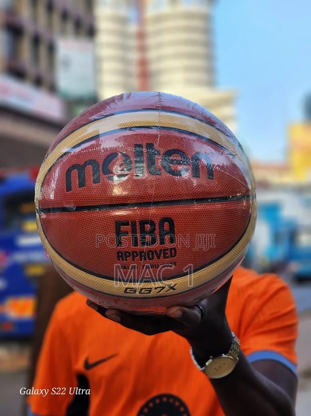 Molten Basketball Size 7 GG7X - main view