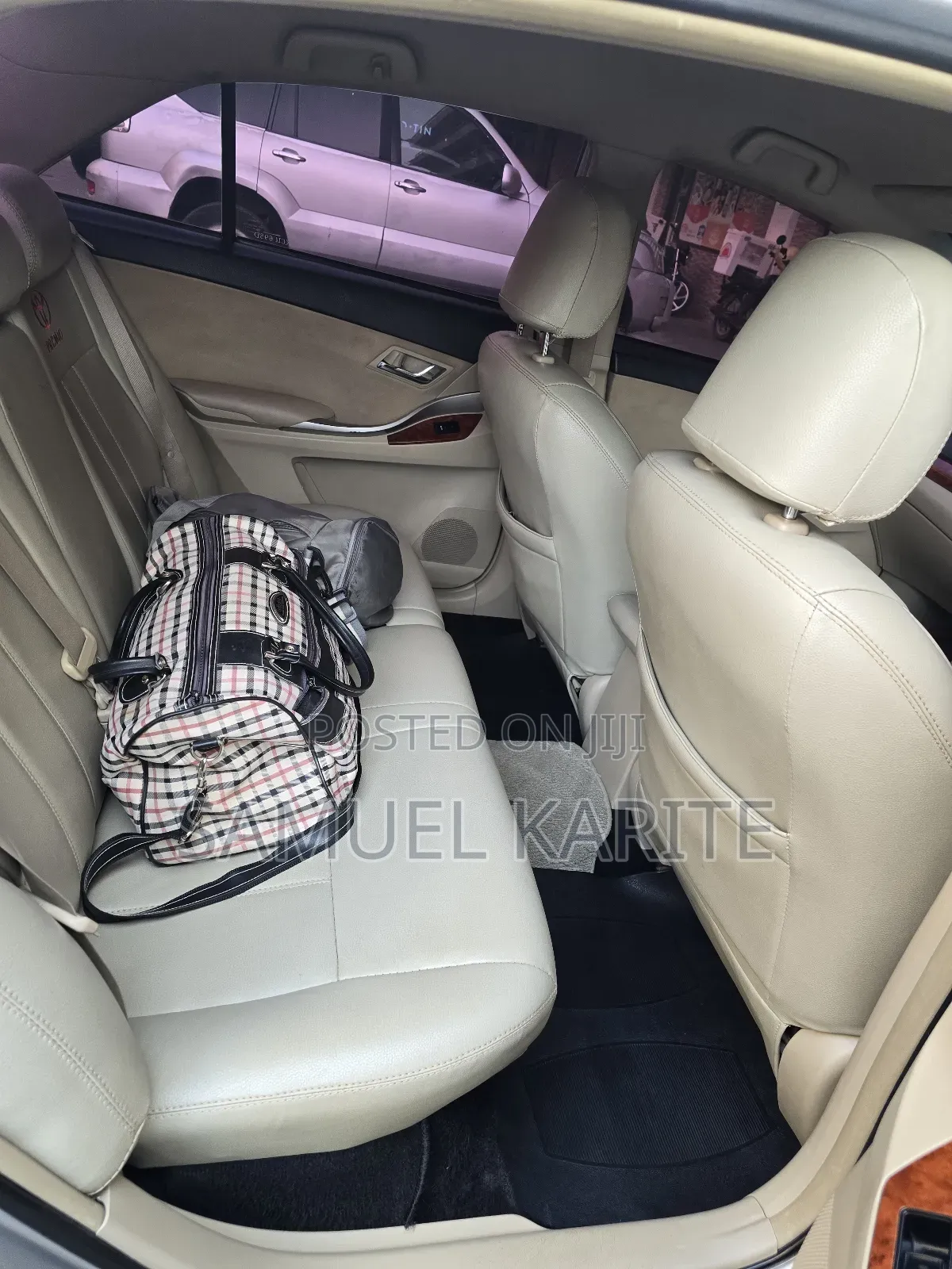 Toyota Premio 2012 Silver
