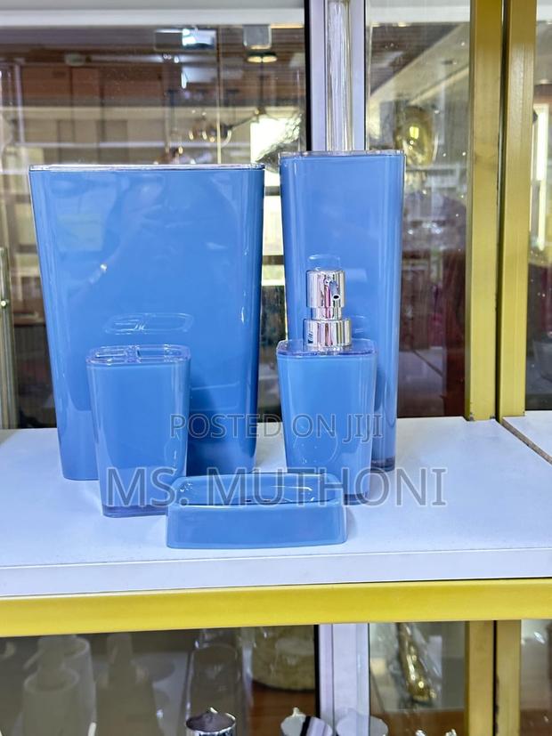 Modern Luxury Bathroom 5 Piece Accessory Set - main view