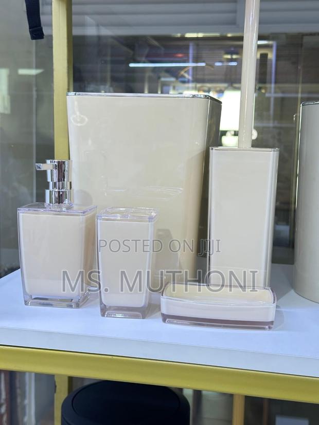 Modern Luxury Bathroom 5 Piece Accessory Set - thumbnail 5