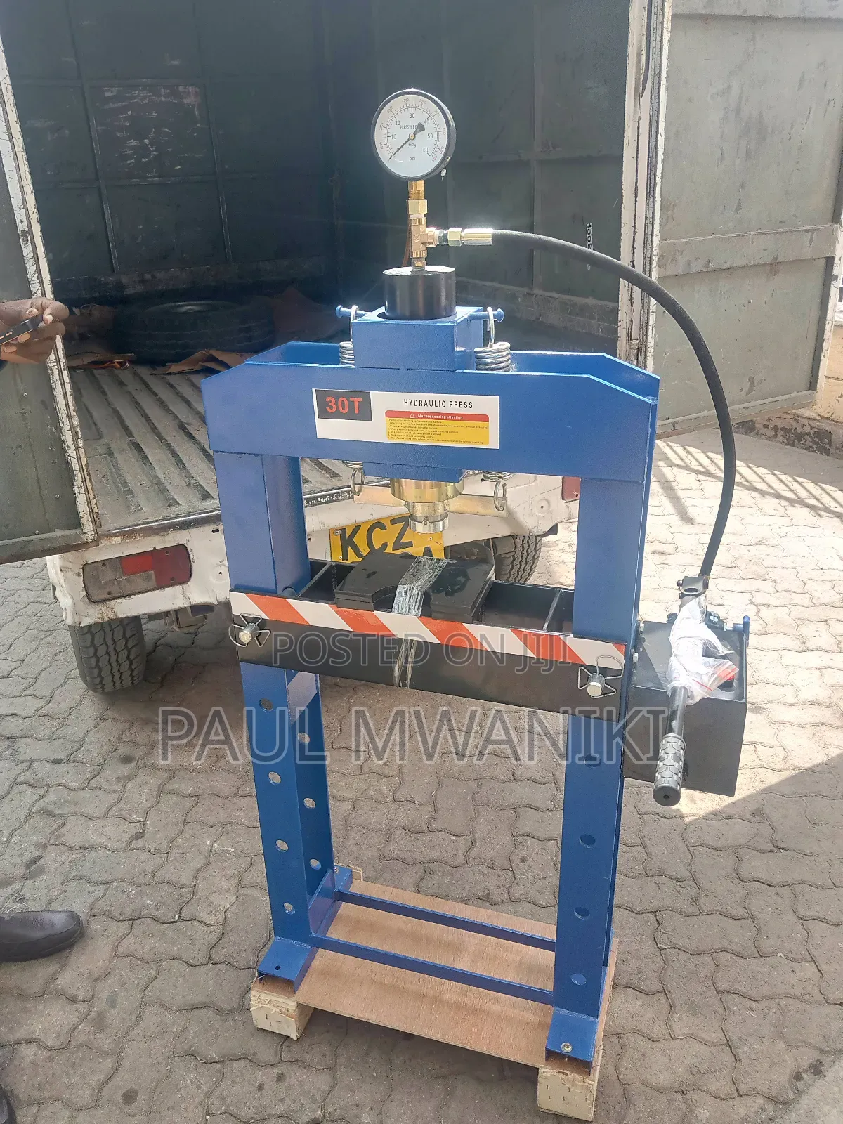 30 Tone Pressshop (Pneumatic) / Hydraulic