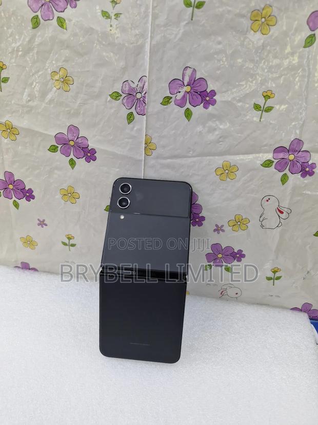 Samsung Galaxy Z Flip4 256 GB Black - thumbnail 3