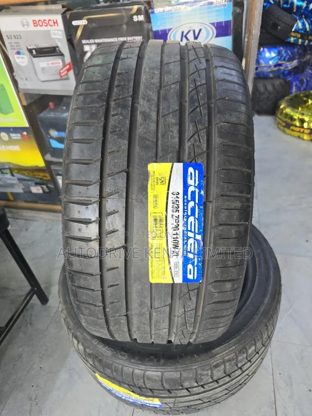 315/35r20 Accelera Tyre