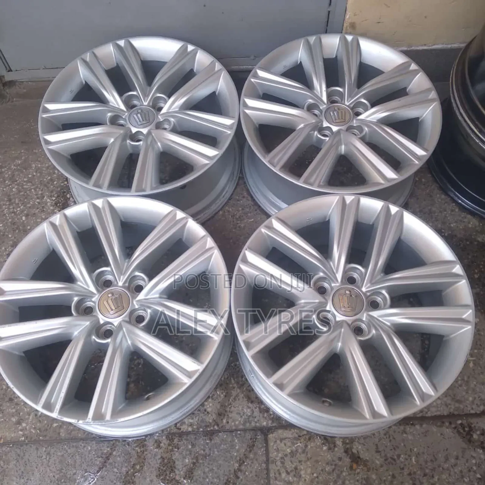 Size 17 Inches Crown Alloy Rims Set