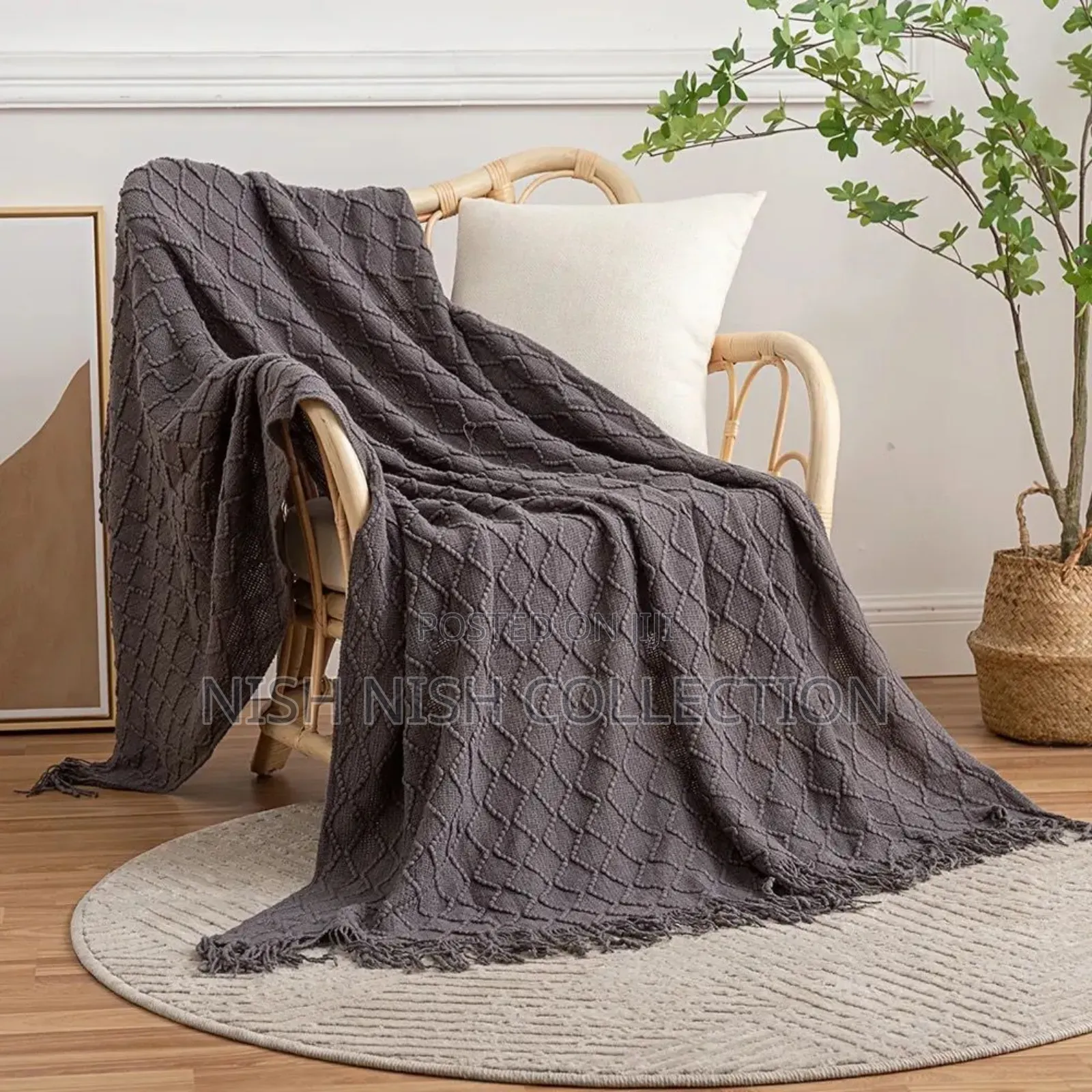 Knitted Throw Blanket With Tassel
