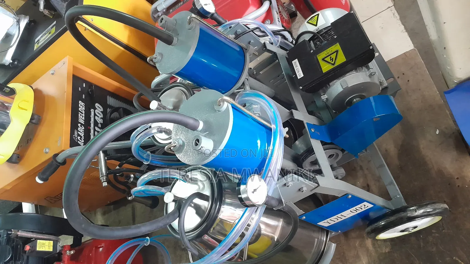 Portable  Double  Bucket Milking Machine
