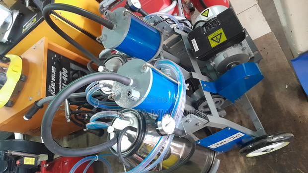 Portable  Double  Bucket Milking Machine