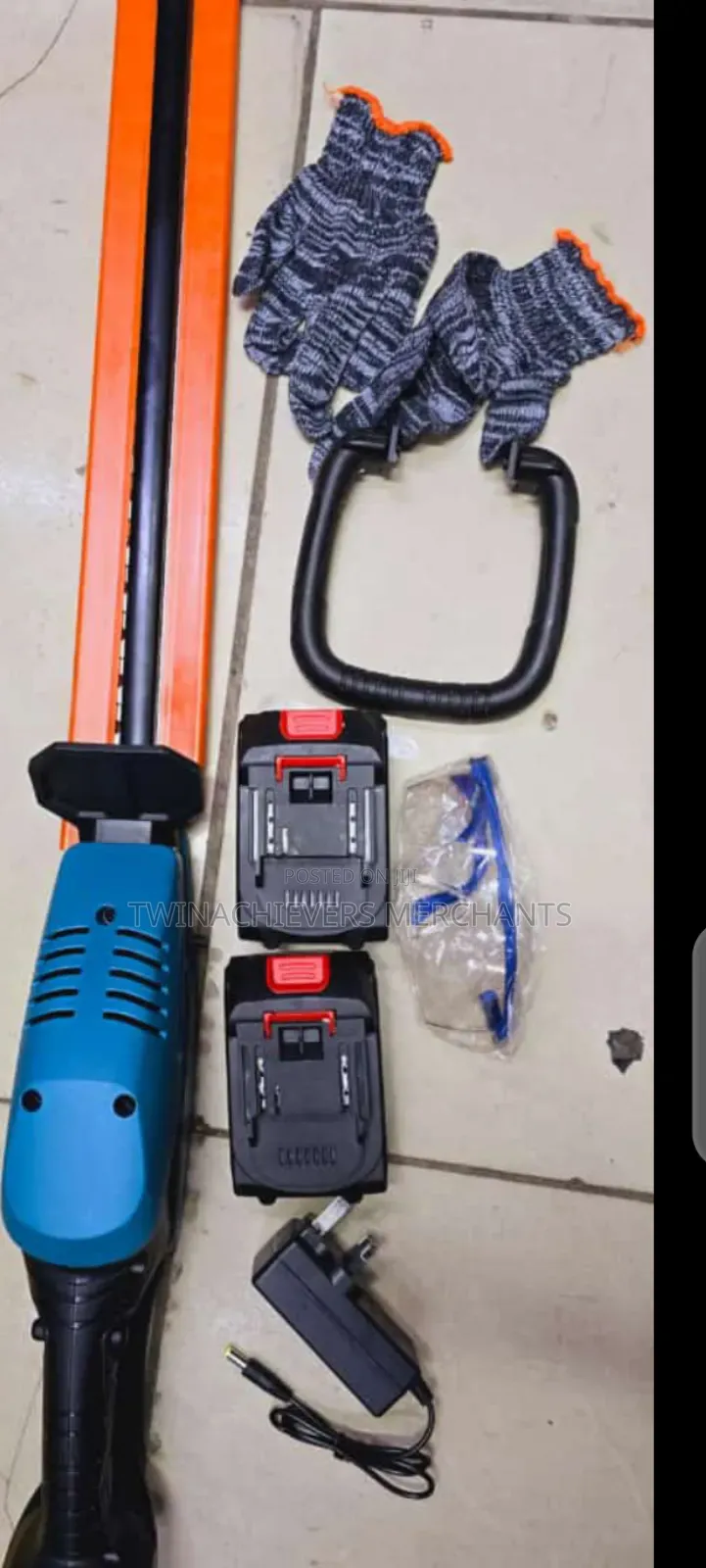Quality Cordless Hedge Trimmer With 2 Batteries