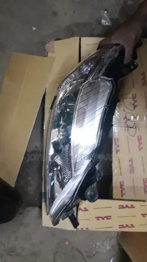 Corolla ZRE Headlamp Non Xenon (Without Socket Adjuster)