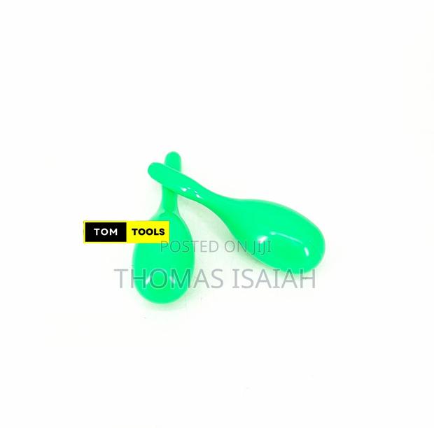 Green 20cm Full Size Plastic Maracas Percussions - thumbnail 3