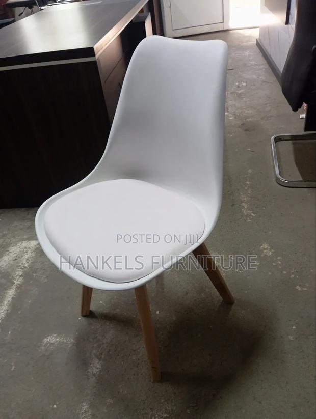 Padded Eames Chair - main view