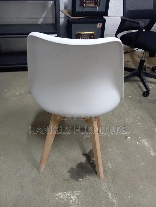 Padded Eames Chair - thumbnail 2