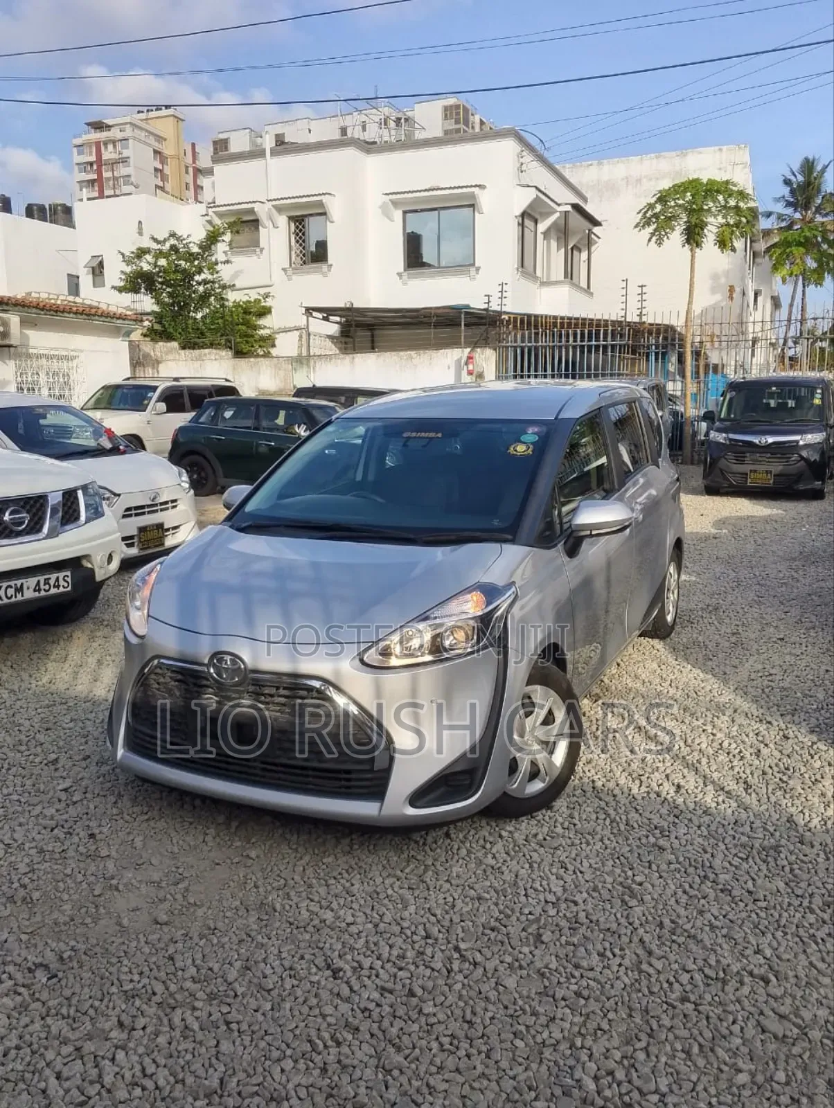Toyota Sienta 2019 Silver