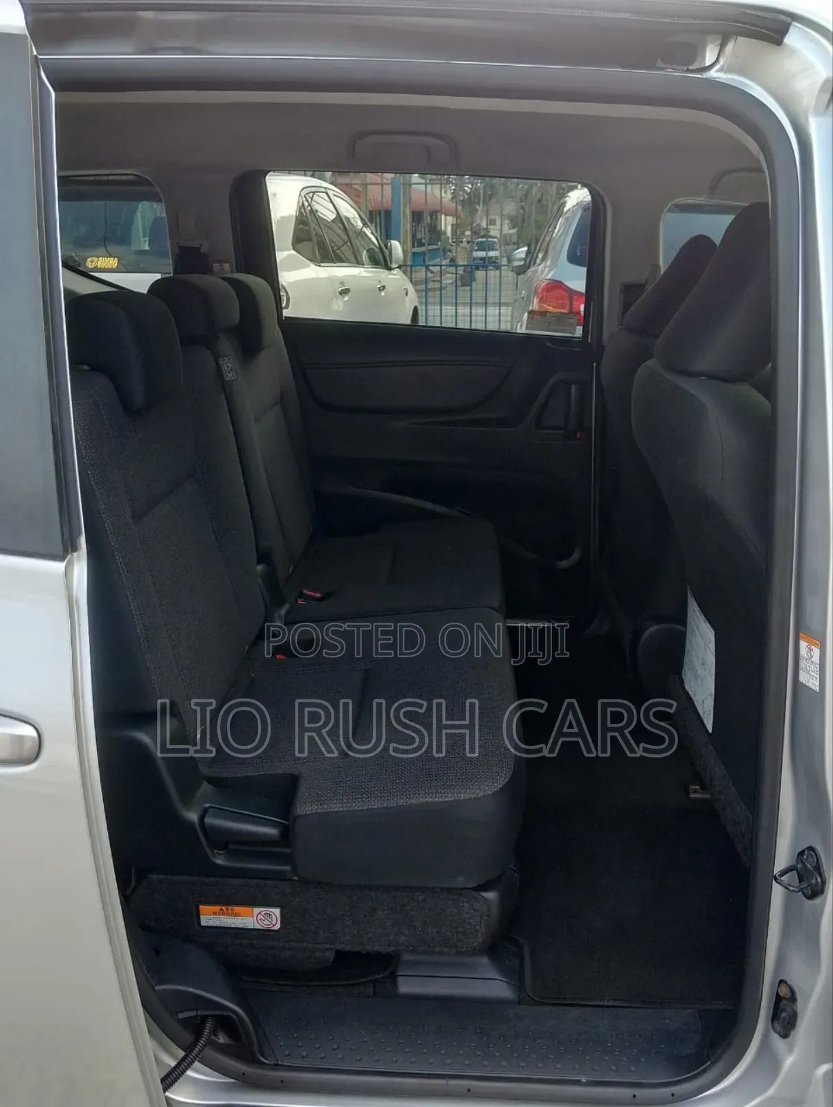 Toyota Sienta 2019 Silver
