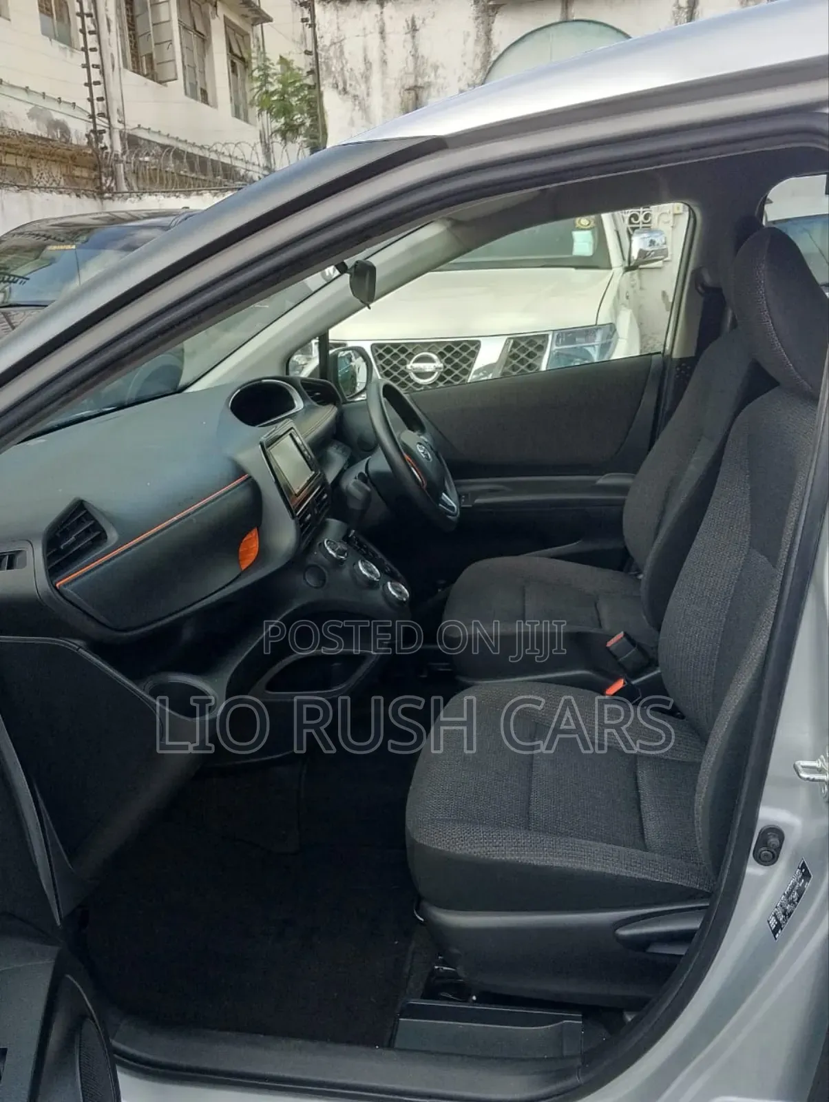 Toyota Sienta 2019 Silver