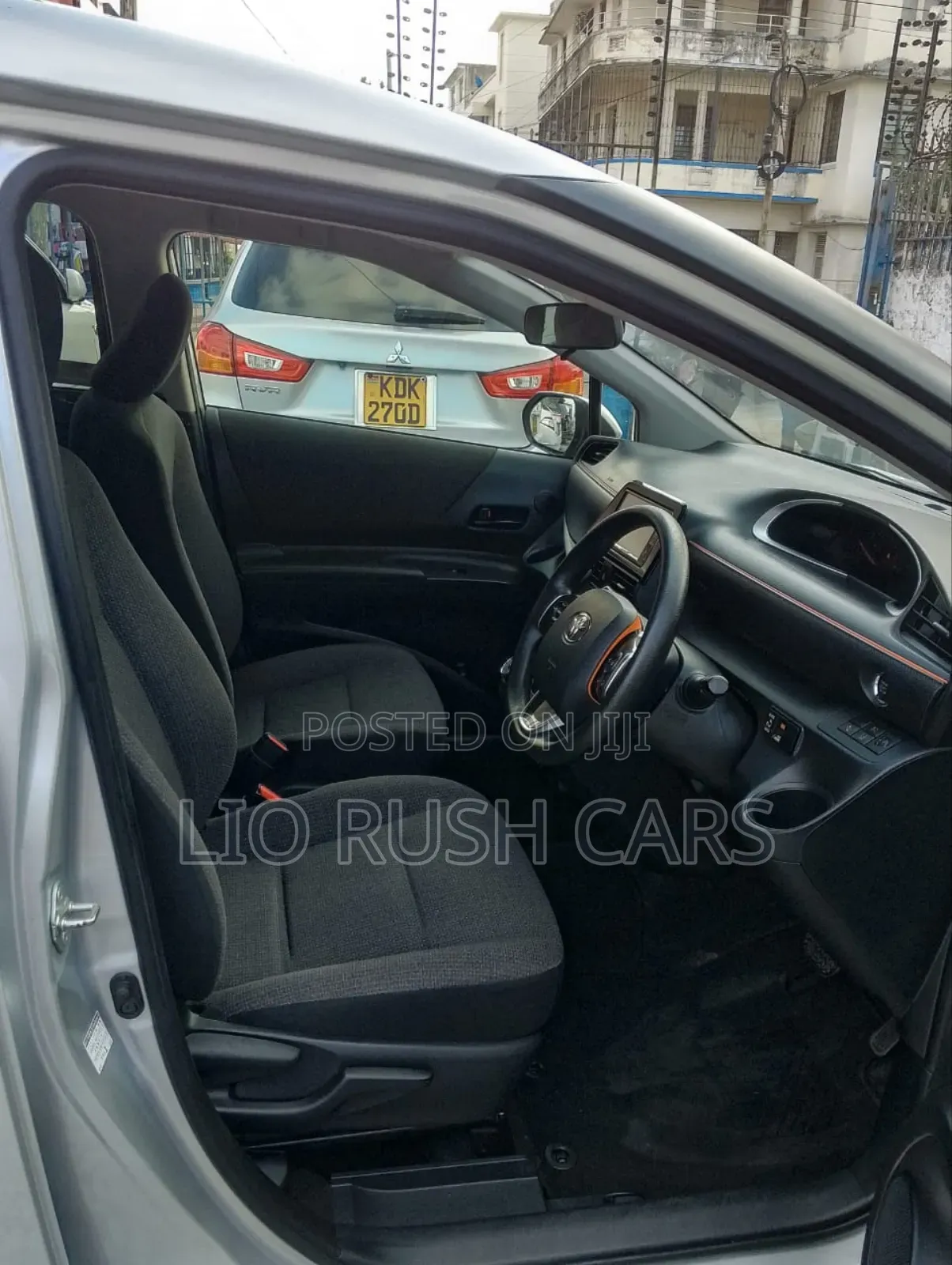 Toyota Sienta 2019 Silver
