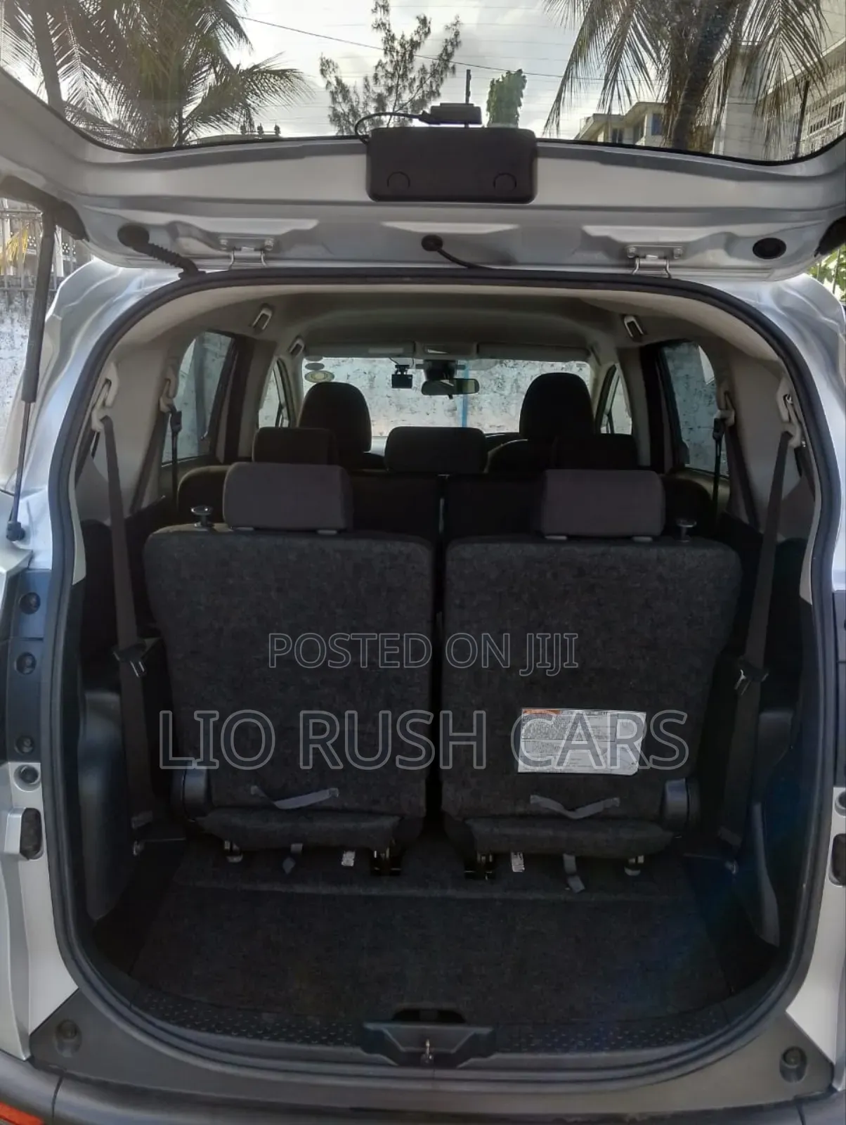 Toyota Sienta 2019 Silver