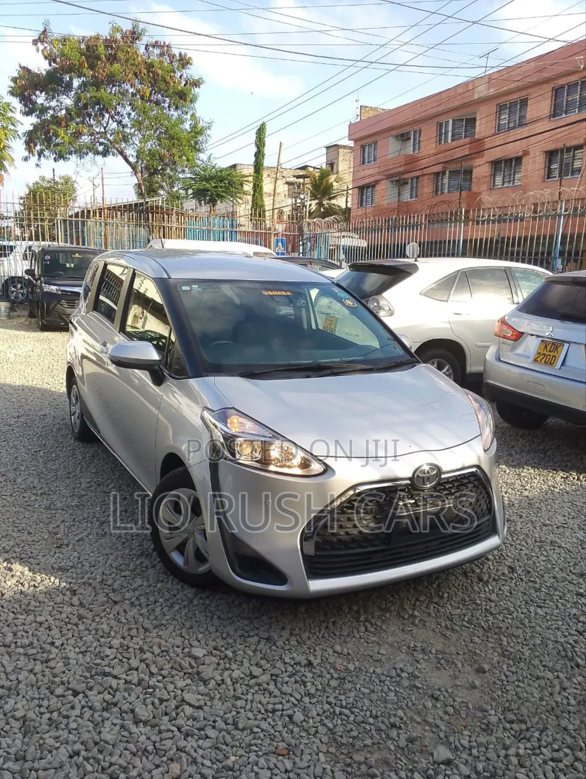 Toyota Sienta 2019 Silver
