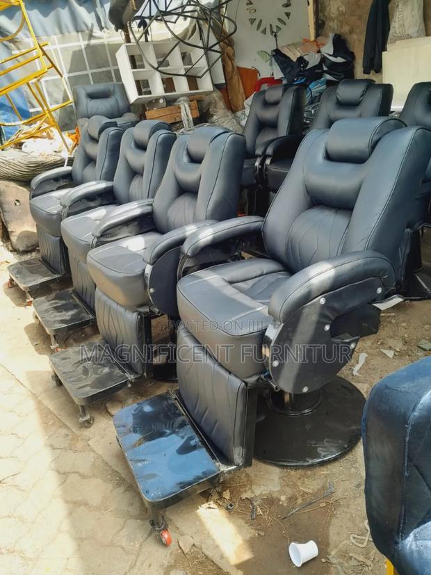 Executive Barbershop Chairs - thumbnail 2