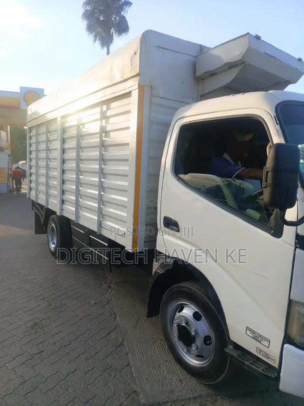 Hino Truck 4000cc I - main view